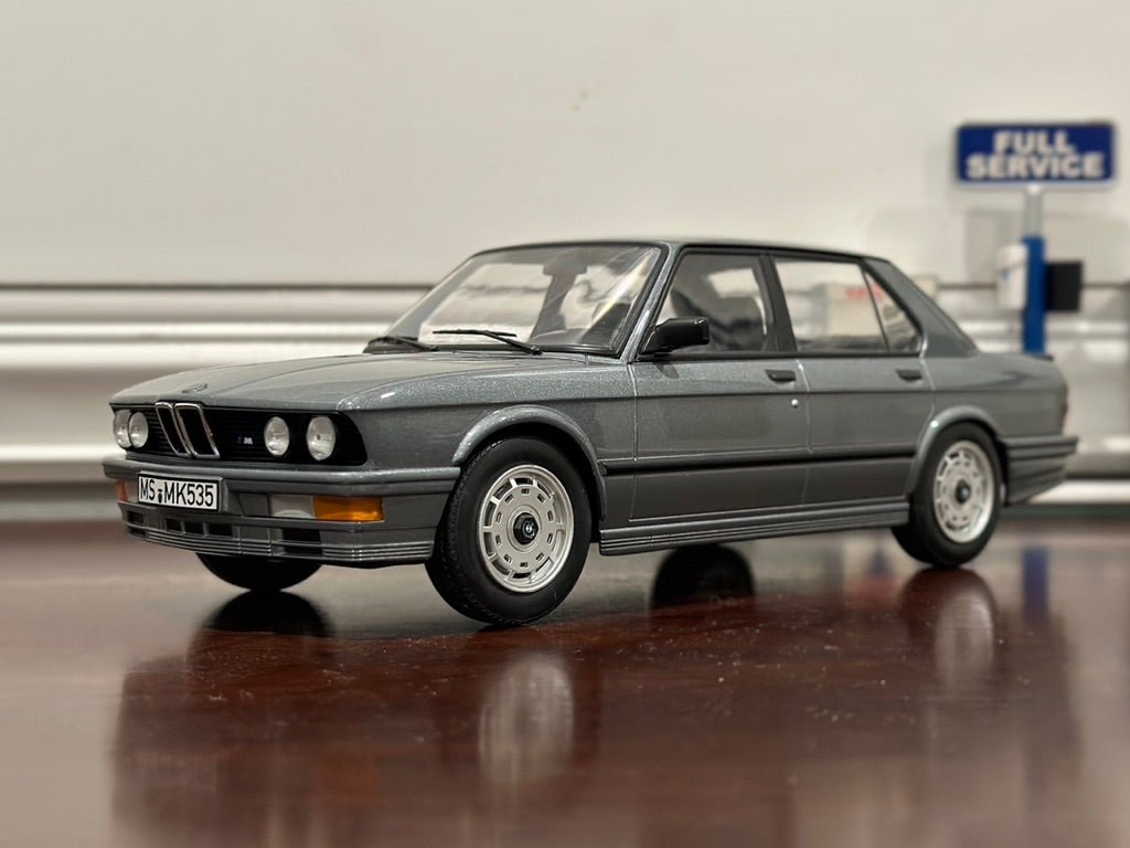 NOREV 1986 BMW M535i 5-Series Gray 1/18 Scale Diecast Model Car - Product Image