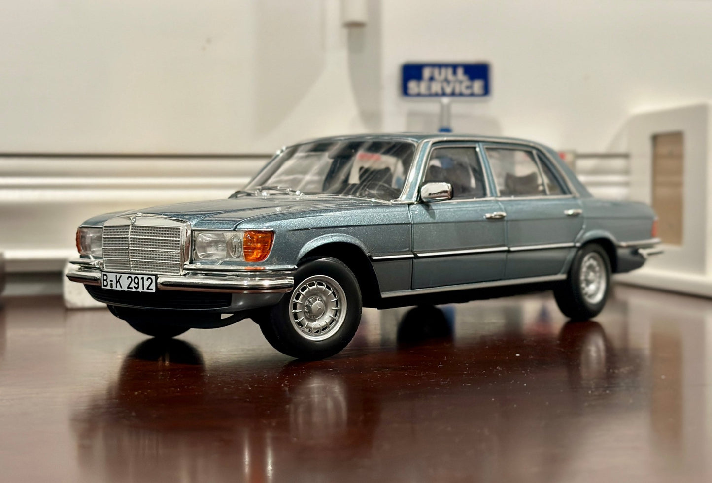 NOREV Mercedes Benz 450SEL Metallic Blue 1/18 Scale Diecast Model Car - Product Image