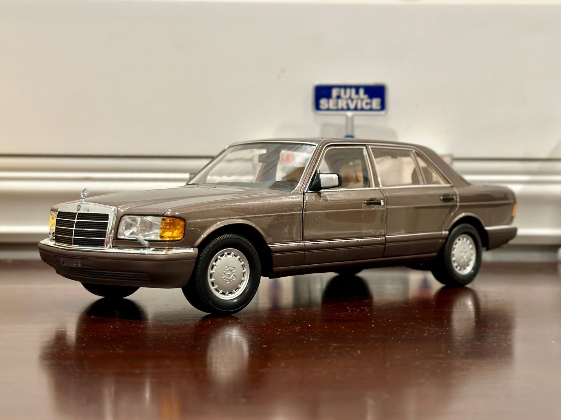 NOREV Mercedes Benz 560 SEL Metallic Brown 1/18 Scale Diecast Model Car - Product Image