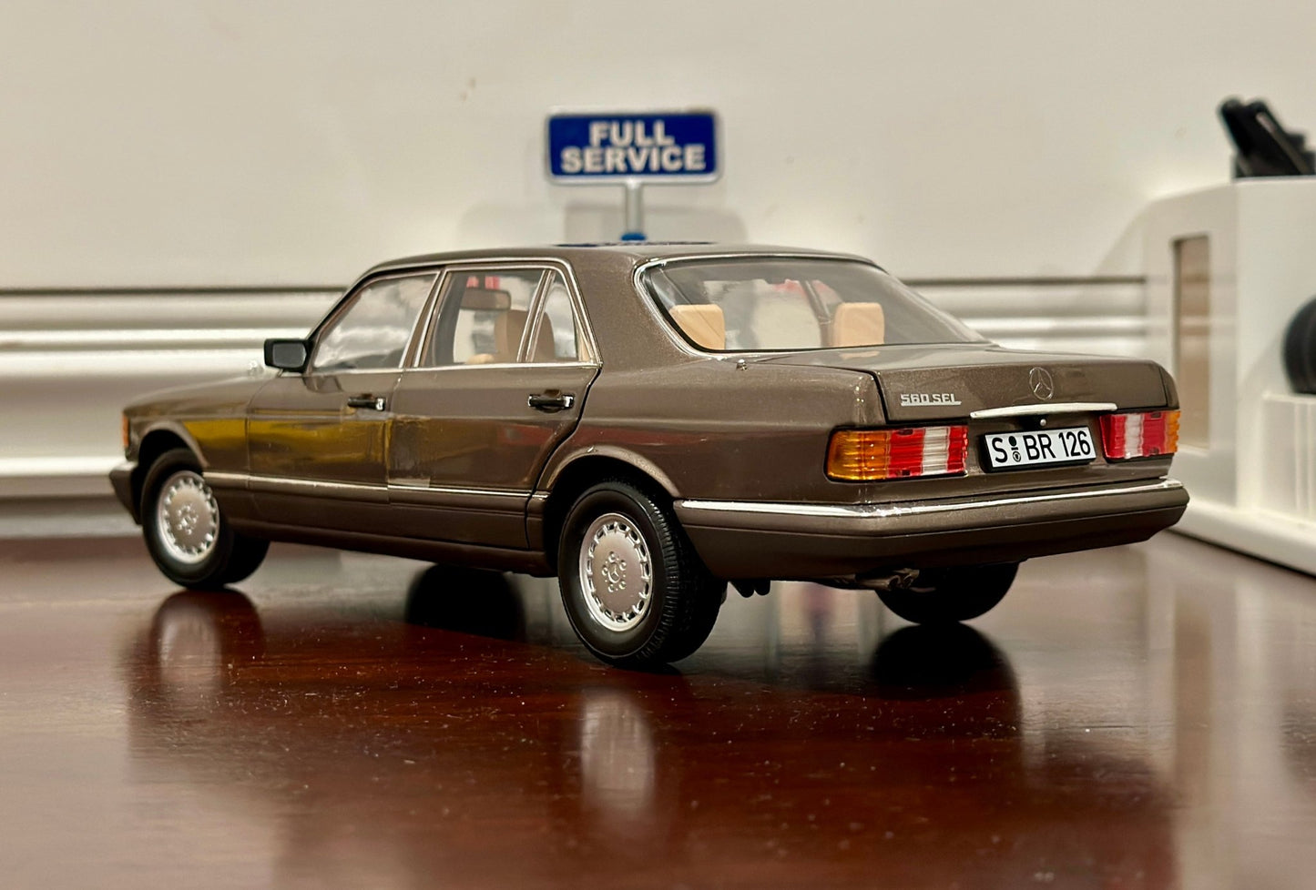 NOREV Mercedes Benz 560 SEL Metallic Brown 1/18 Scale Diecast Model Car - Product Image