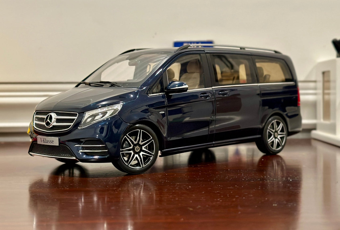 NOREV Mercedes Benz V-Class 'AMG Package' Blue 1/18 Scale Diecast Model Car - Product Image