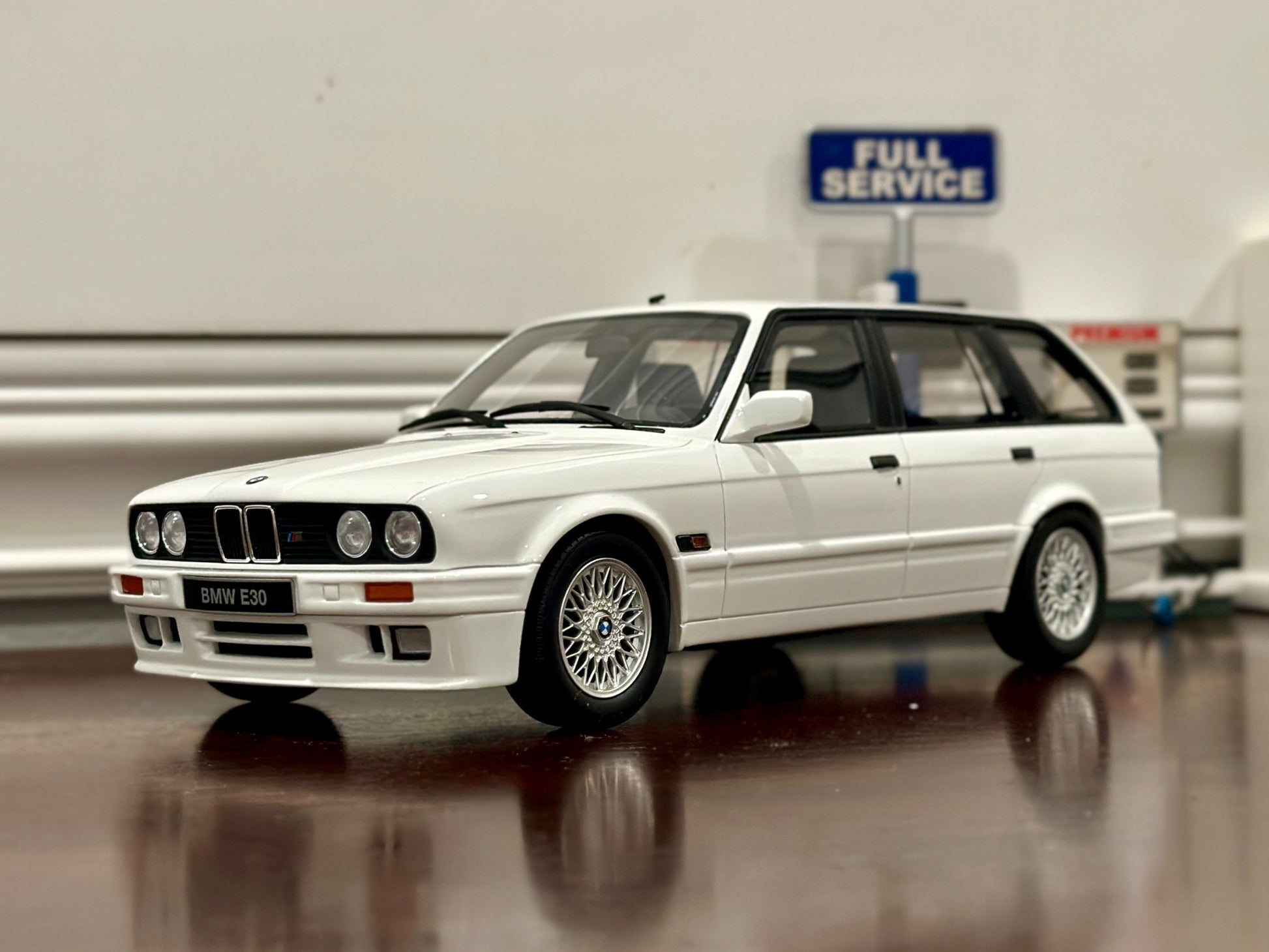 Ottomobile BMW E30 Touring Alpine White 1/18 Scale Resins Model Car - Product Image