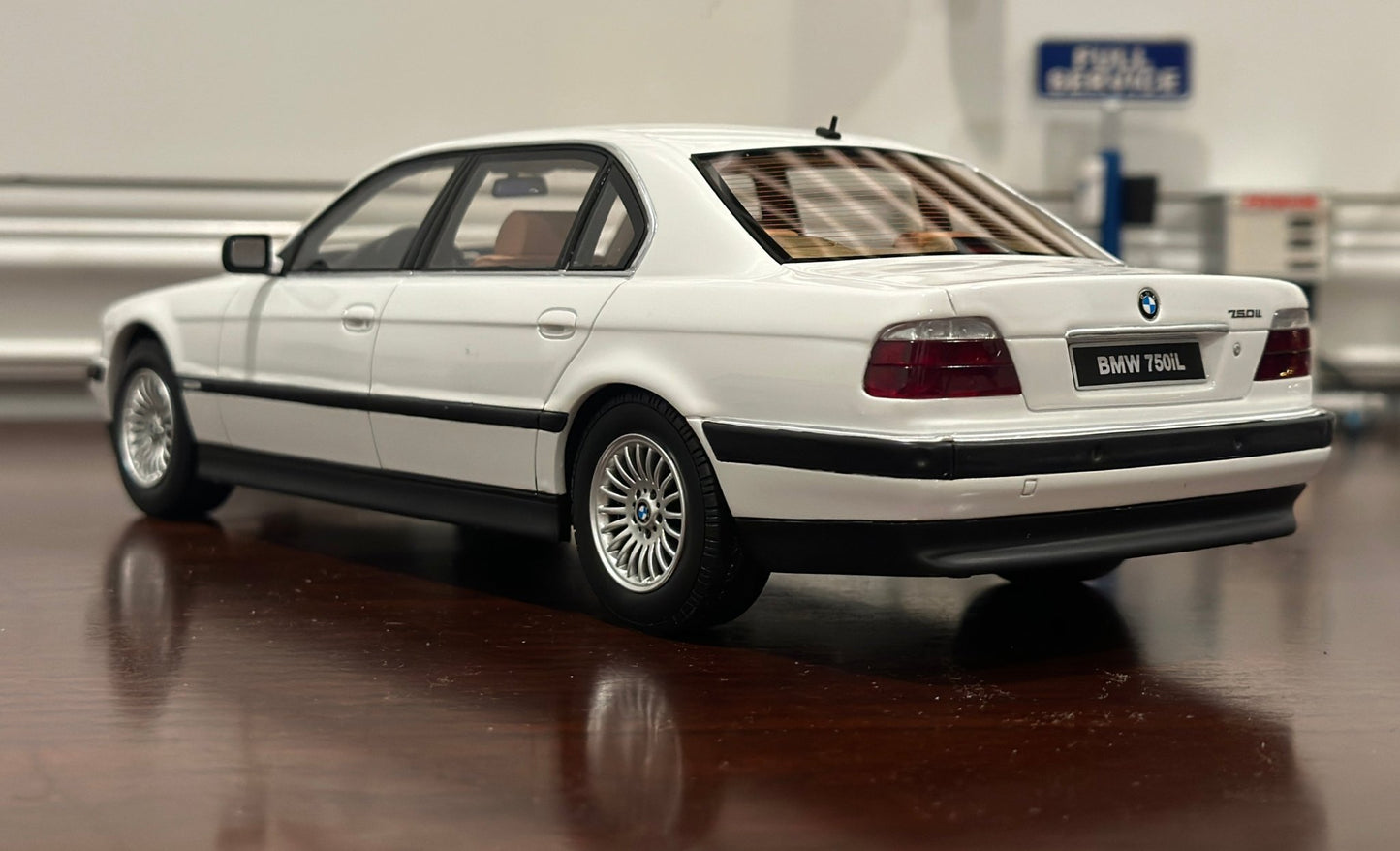 Ottomobile BMW E38 750Il White 1/18 Scale Resin Model Car - Product Image