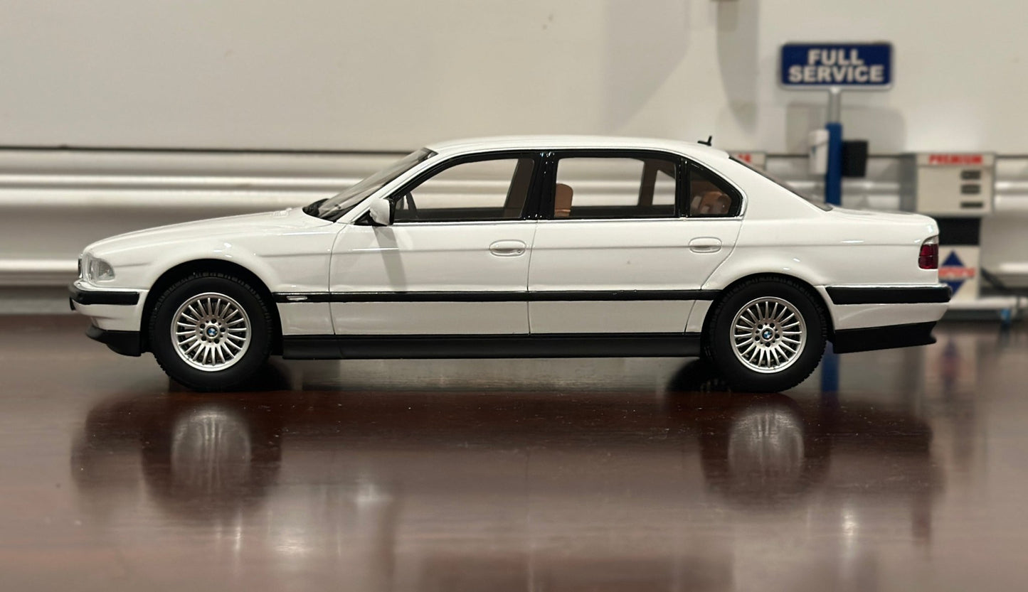 Ottomobile BMW E38 750Il White 1/18 Scale Resin Model Car - Product Image