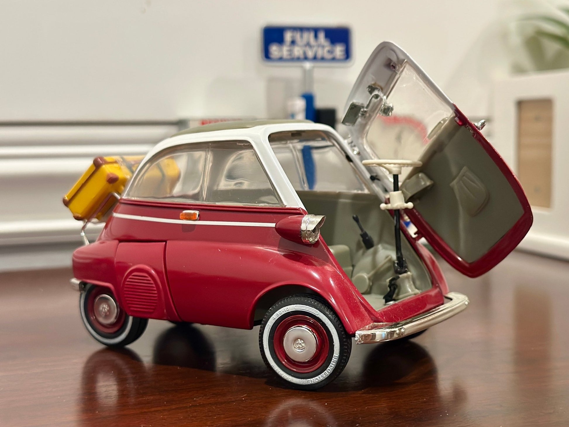 Revell BMW Isetta w/ Trailer Red/White 1/18 Scale Diecast Model Cars - Product Image
