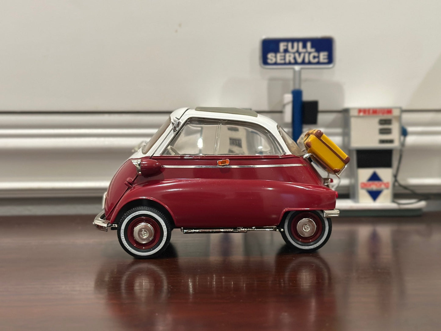 Revell BMW Isetta w/ Trailer Red/White 1/18 Scale Diecast Model Cars - Product Image