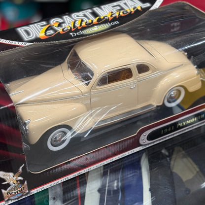 Road Signature 1941 Plymouth Cream 1/18 Scale Diecast Model Car | New - Product Image