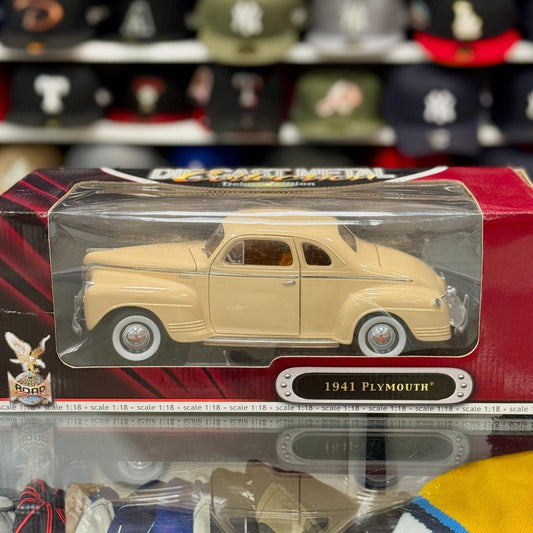 Road Signature 1941 Plymouth Cream 1/18 Scale Diecast Model Car | New - Product Image