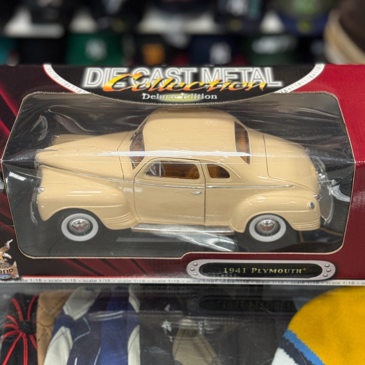 Road Signature 1941 Plymouth Cream 1/18 Scale Diecast Model Car | New - Product Image
