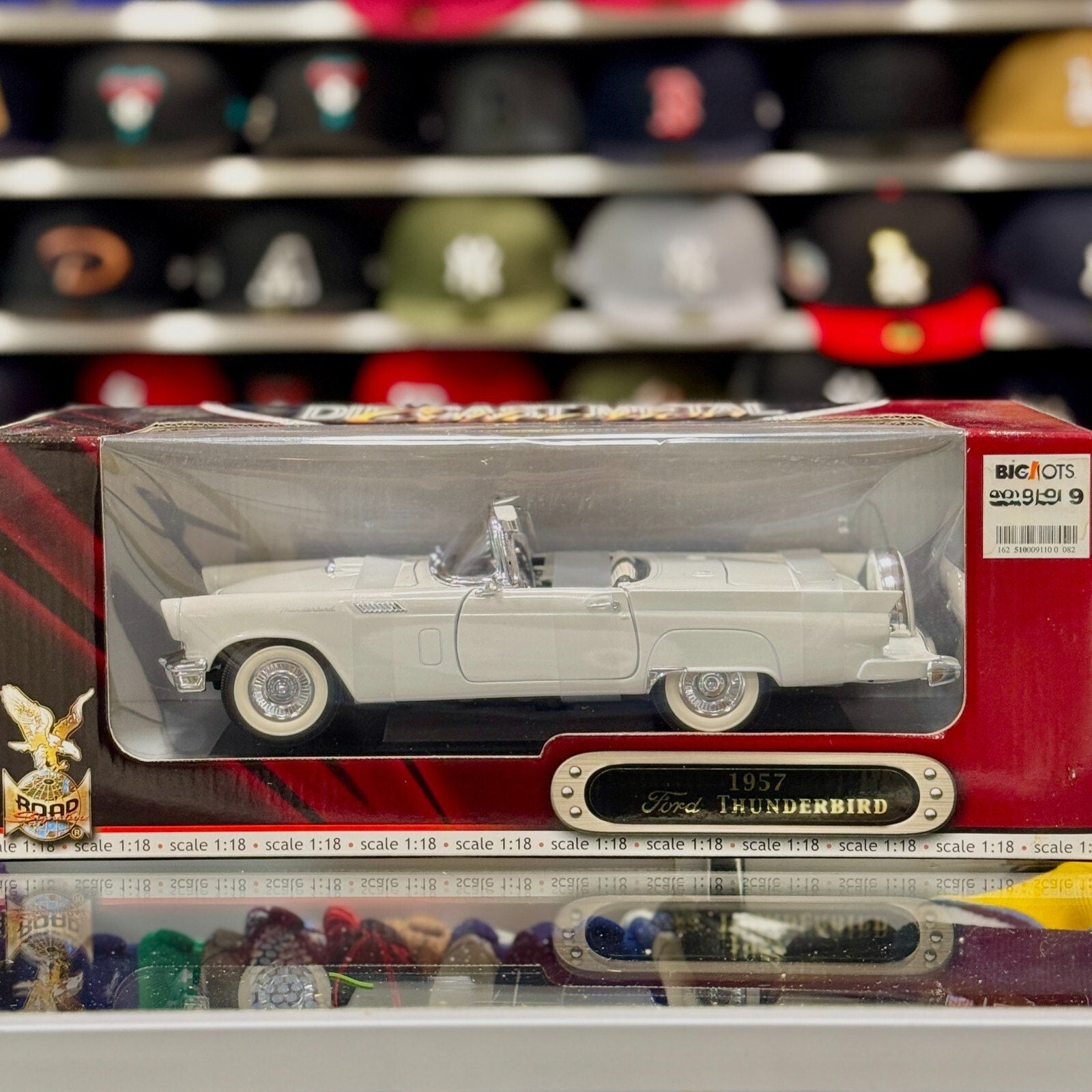 Road Signature 1955 Ford Thunderbird w/ White 1/18 Scale Diecast Model Car | New - Product Image