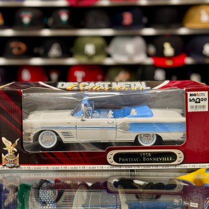 Road Signature 1958 Pontiac Bonneville White w/ Blue Interior 1/18 Scale Diecast Model Car | New - Product Image