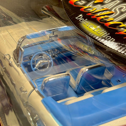 Road Signature 1958 Pontiac Bonneville White w/ Blue Interior 1/18 Scale Diecast Model Car | New - Product Image