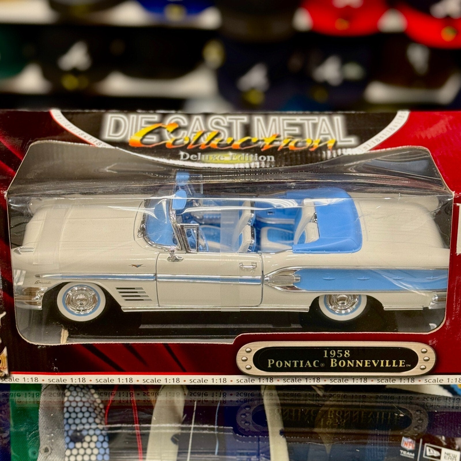 Road Signature 1958 Pontiac Bonneville White w/ Blue Interior 1/18 Scale Diecast Model Car | New - Product Image