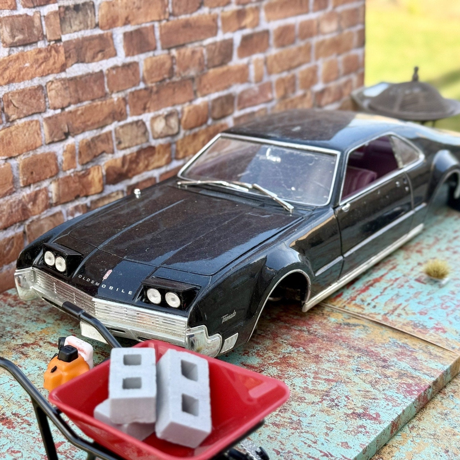 Road Signature 1966 Oldsmobile Tornado Black 1/18 Scale Diecast Model Car | Parts Car - Product Image