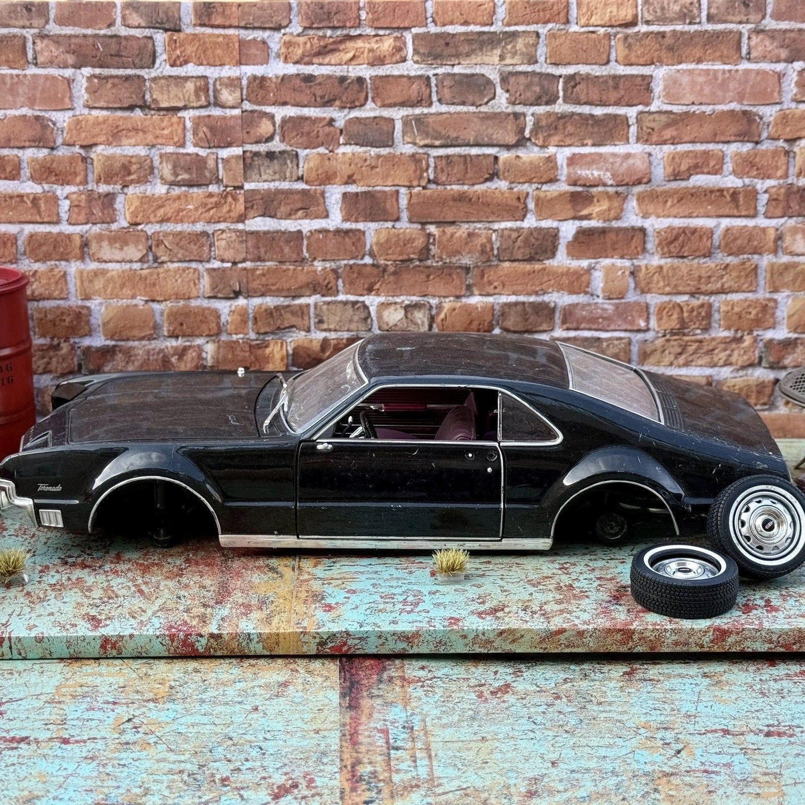 Road Signature 1966 Oldsmobile Tornado Black 1/18 Scale Diecast Model Car | Parts Car - Product Image