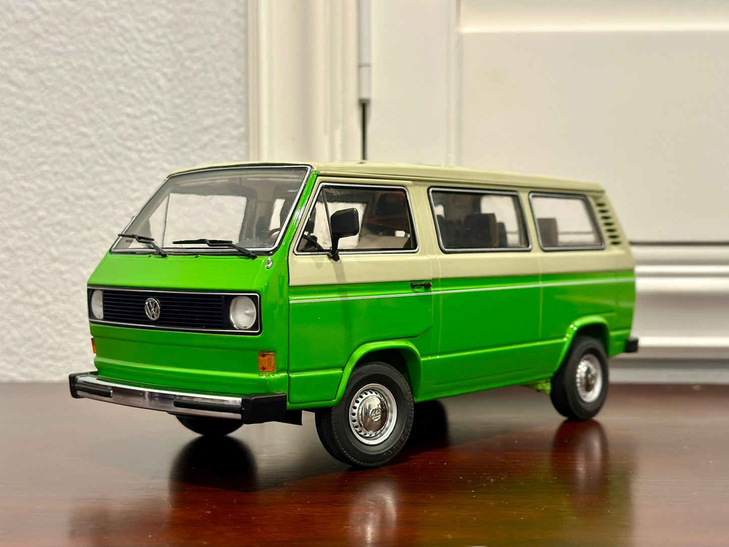 Schuco Volkswagen T3 Bus Green 1/18 Scale Diecast Model Car - Product Image