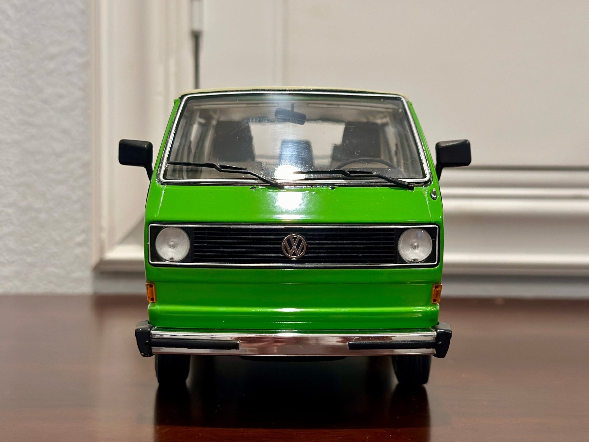 Schuco Volkswagen T3 Bus Green 1/18 Scale Diecast Model Car - Product Image