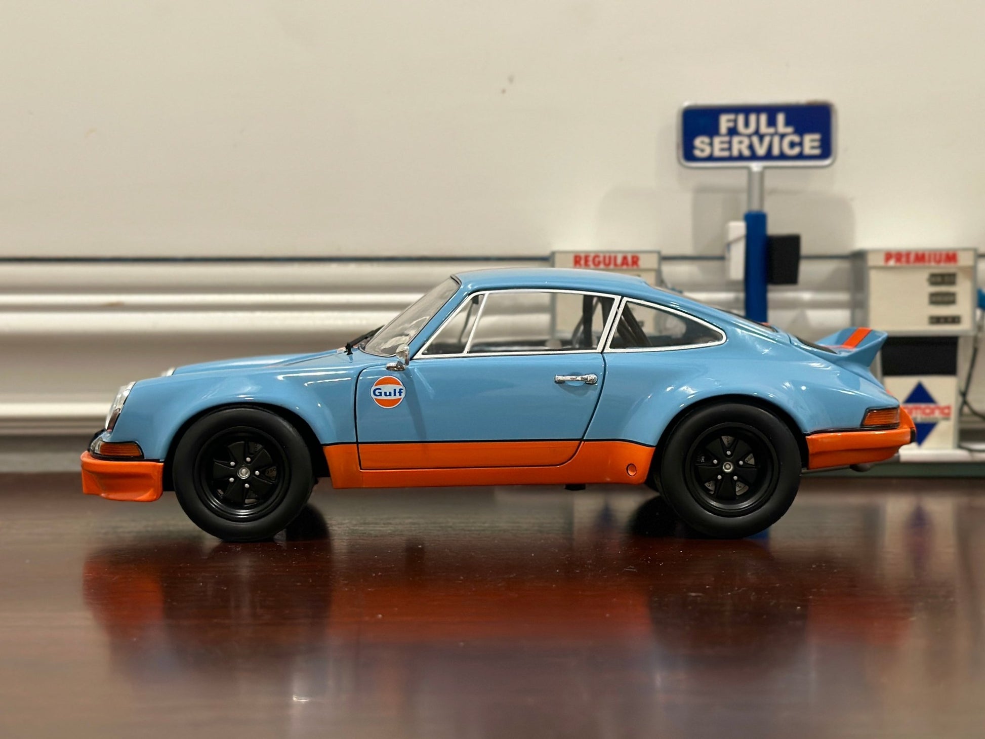 Solido Porsche 911 RSR Gulf Blue w/ Orange 1/18 Scale Diecast Model Car - Product Image