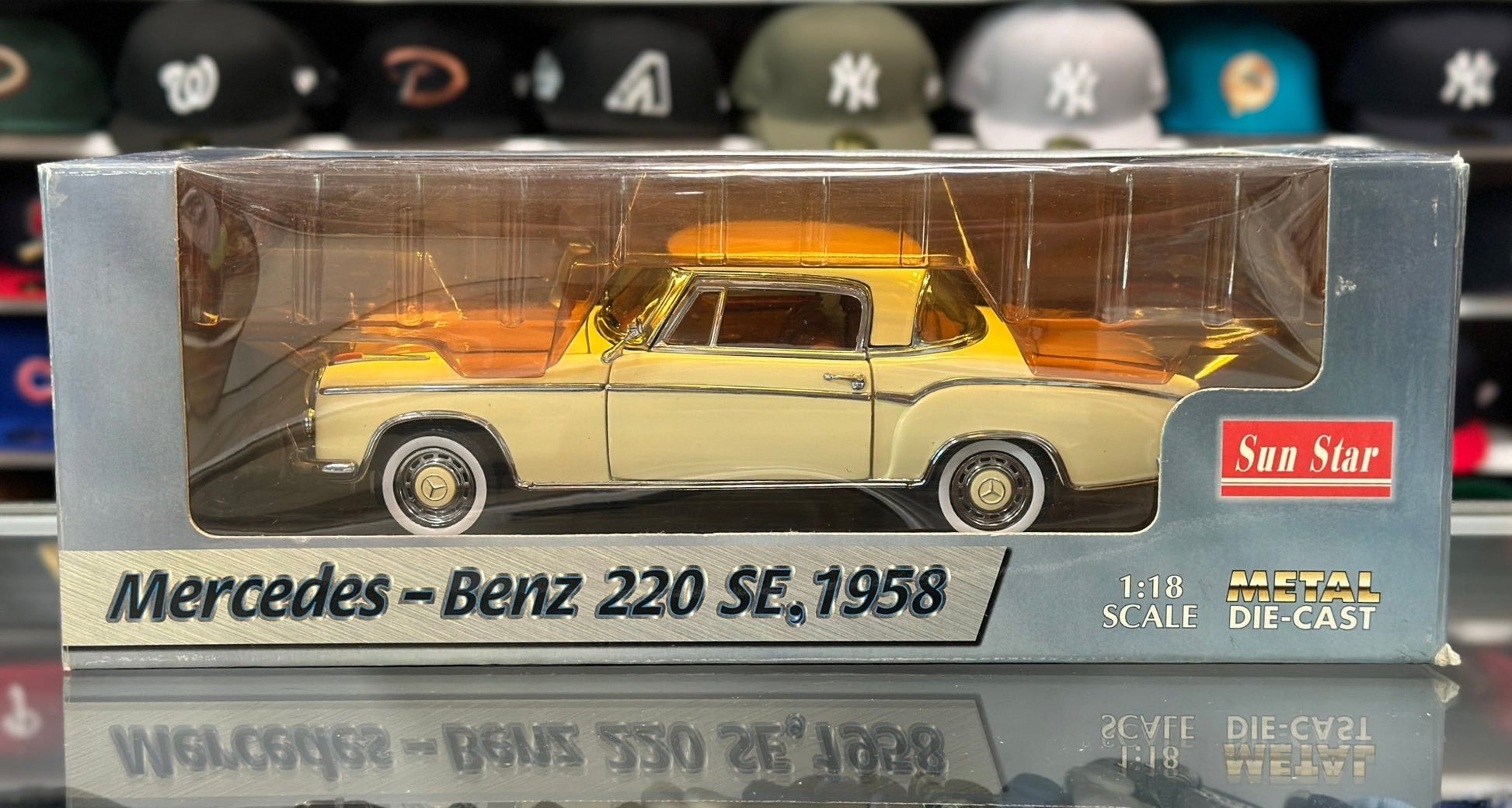 Sun Star Mercedes Benz 220SE Creme 1/18 Scale Diecast Model Car | New - Product Image