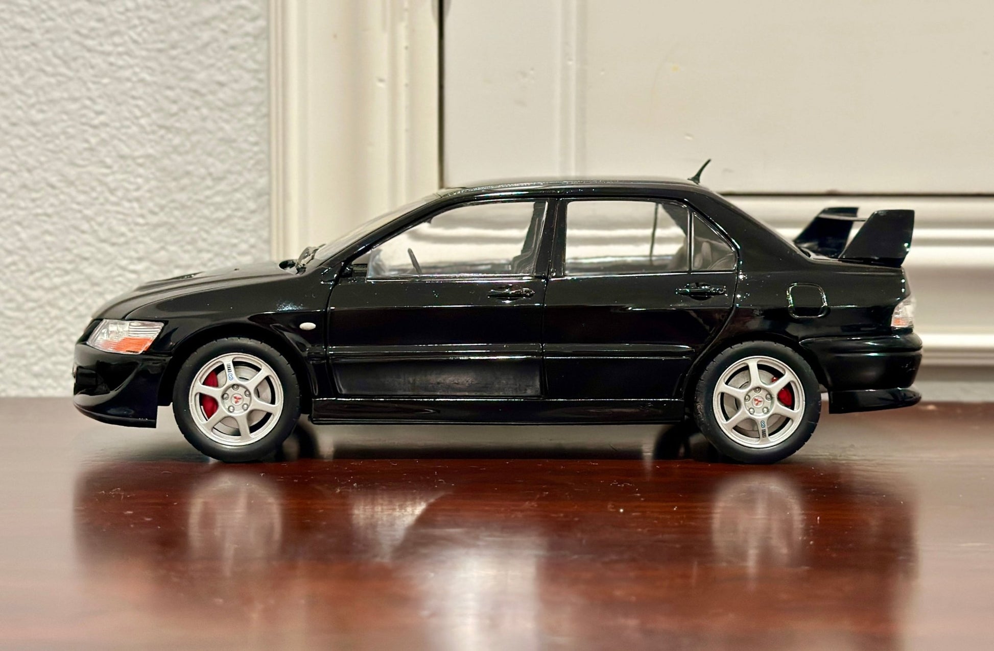 Sun Star Mitsubishi Lancer Evo 8 VIII 'Street Car' 1/18 Scale Diecast Model Car - Product Image