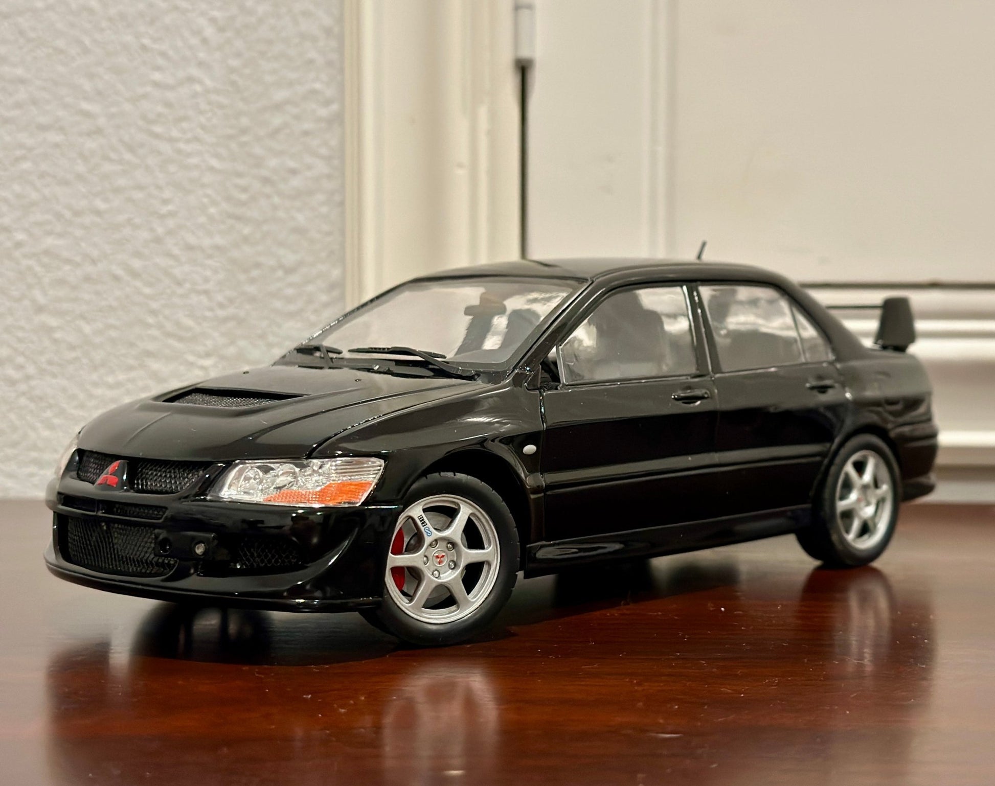 Sun Star Mitsubishi Lancer Evo 8 VIII 'Street Car' 1/18 Scale Diecast Model Car - Product Image