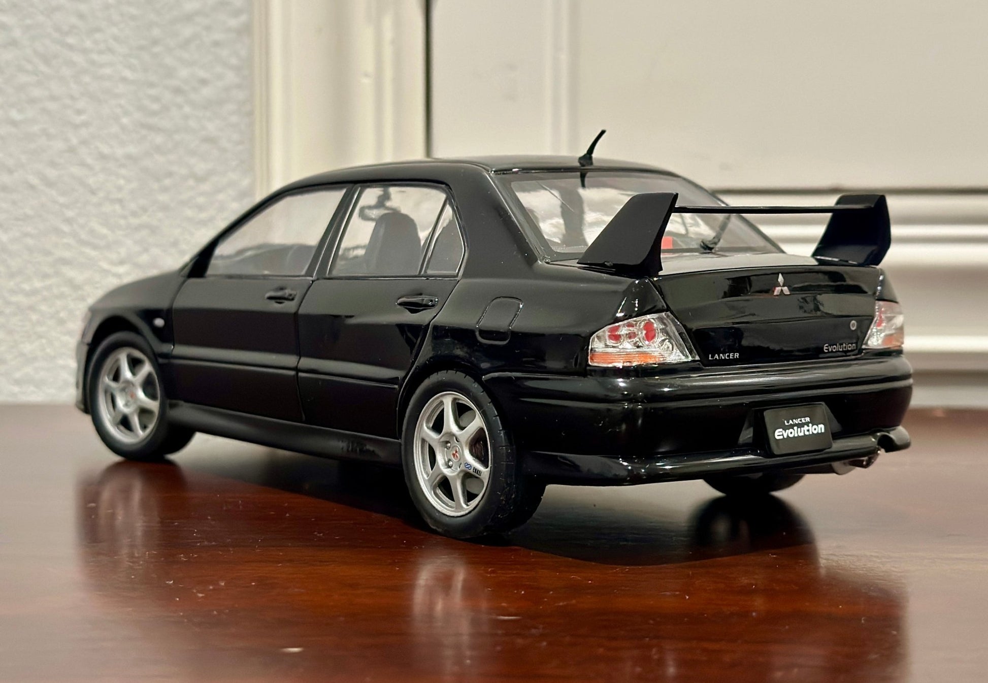 Sun Star Mitsubishi Lancer Evo 8 VIII 'Street Car' 1/18 Scale Diecast Model Car - Product Image
