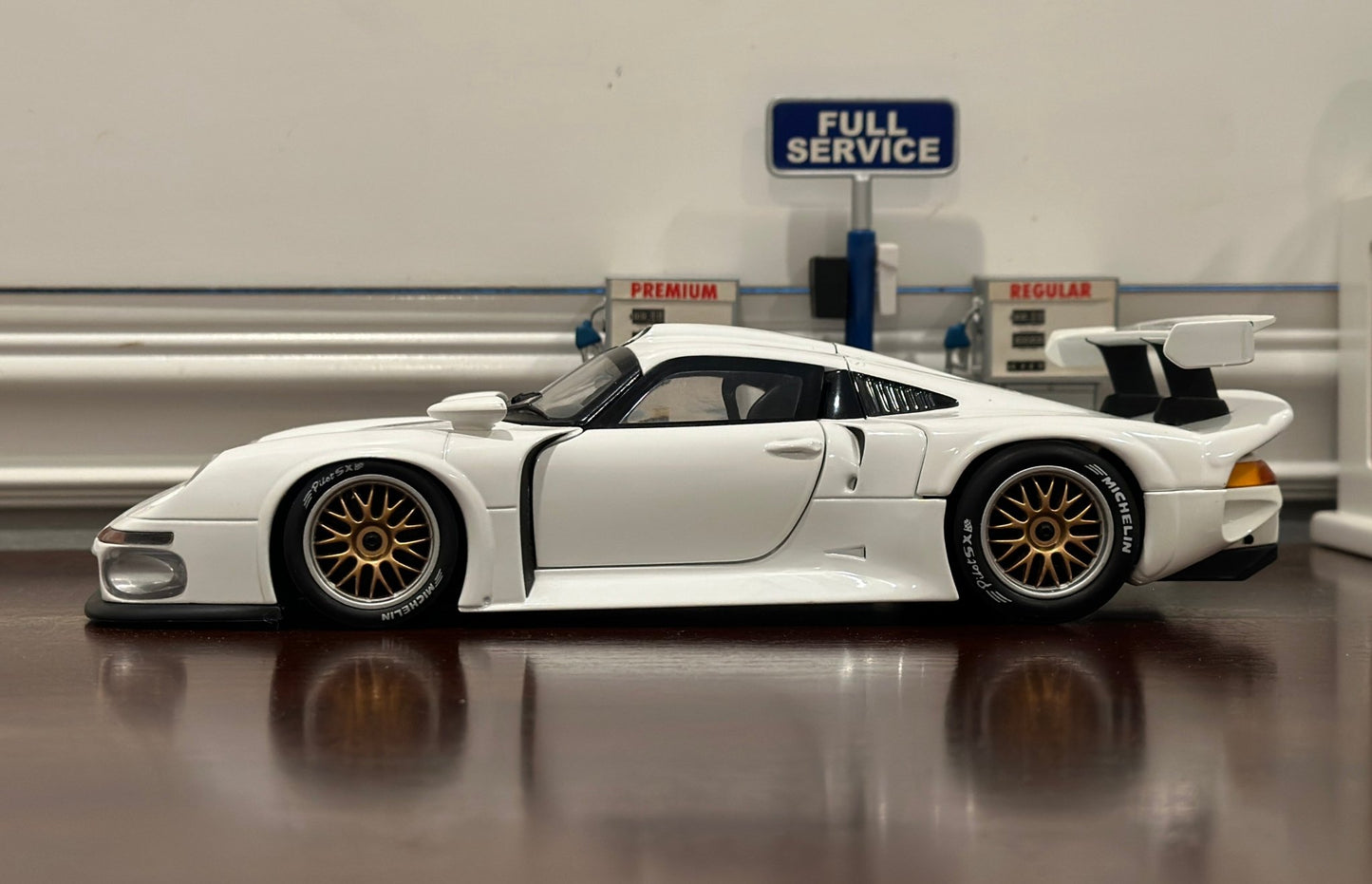 UT Models Porsche 993 GT1 'Street Version' White 1/18 Scale Diecast Model Car - Product Image