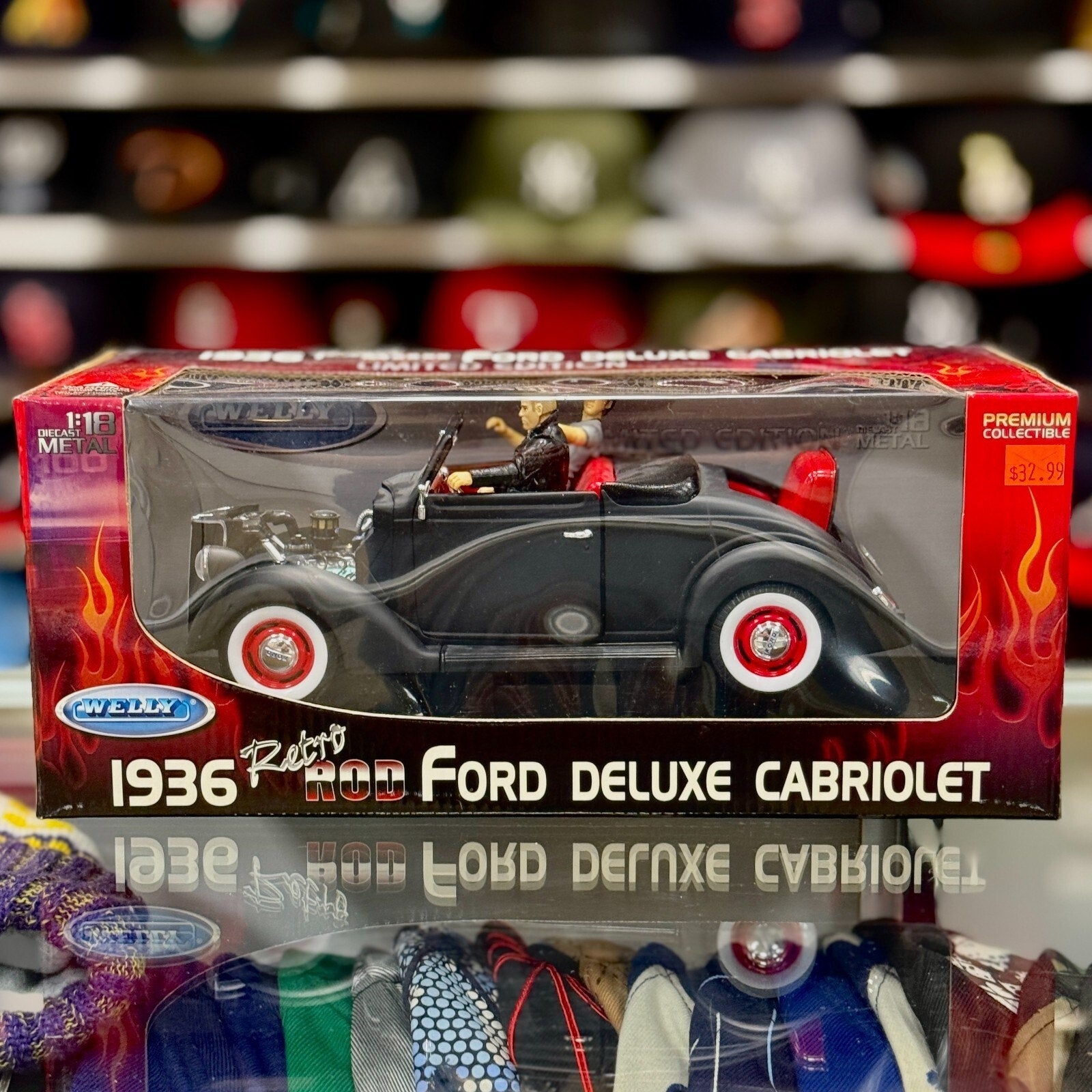 WELLY 1936 Ford Deluxe Cabriolet Retro Rod 1/18 Scale Diecast Model Car | Limited Edition - Product Image