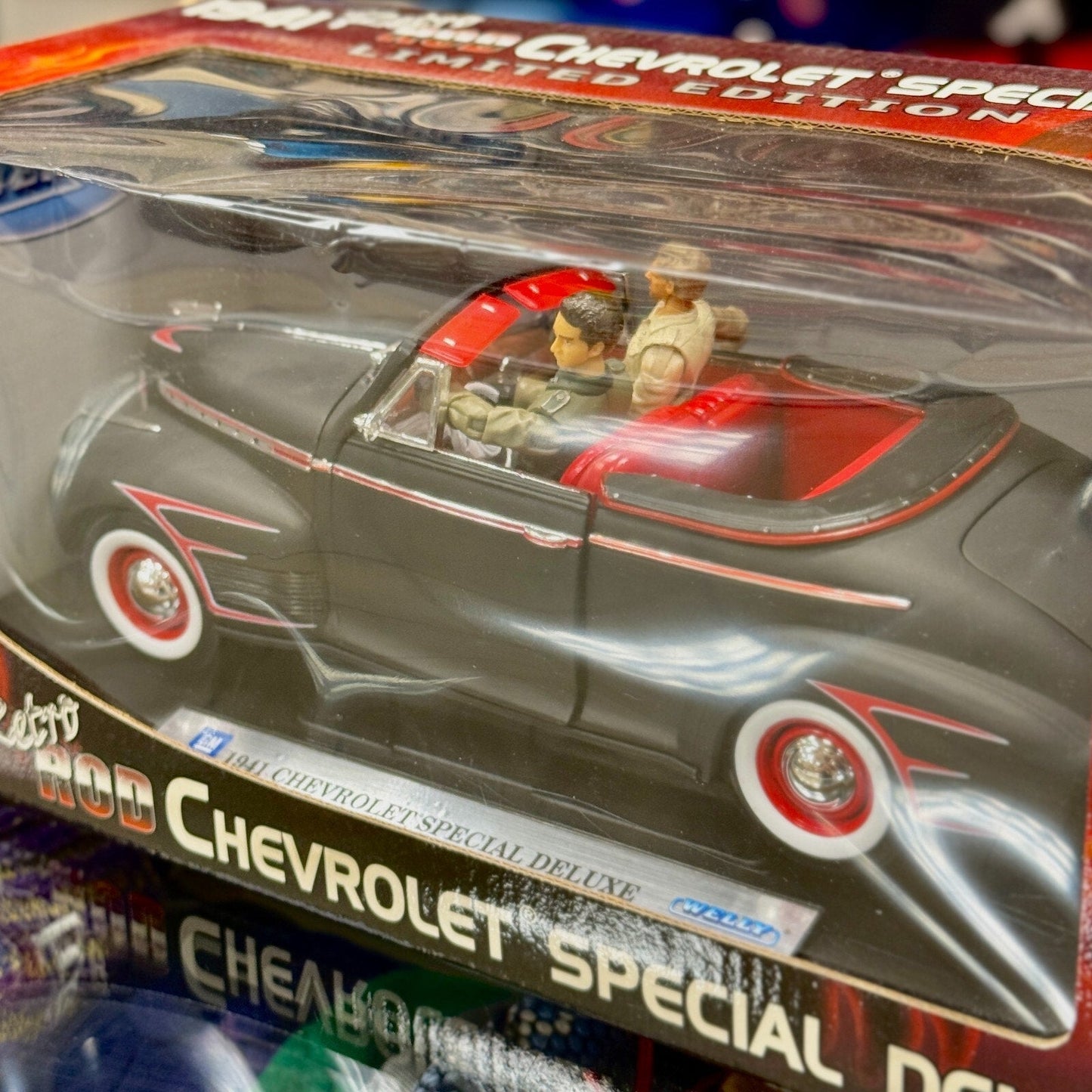 WELLY 1941 Chevrolet Special Deluxe Retro Rod 1/18 Scale Diecast Model Car | Limited Edition - Product Image