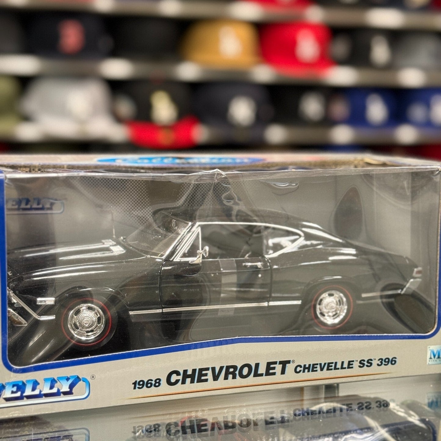 WELLY 1968 Chevrolet Chevelle SS 454 Black 1/18 Scale Diecast Model Car | New - Product Image