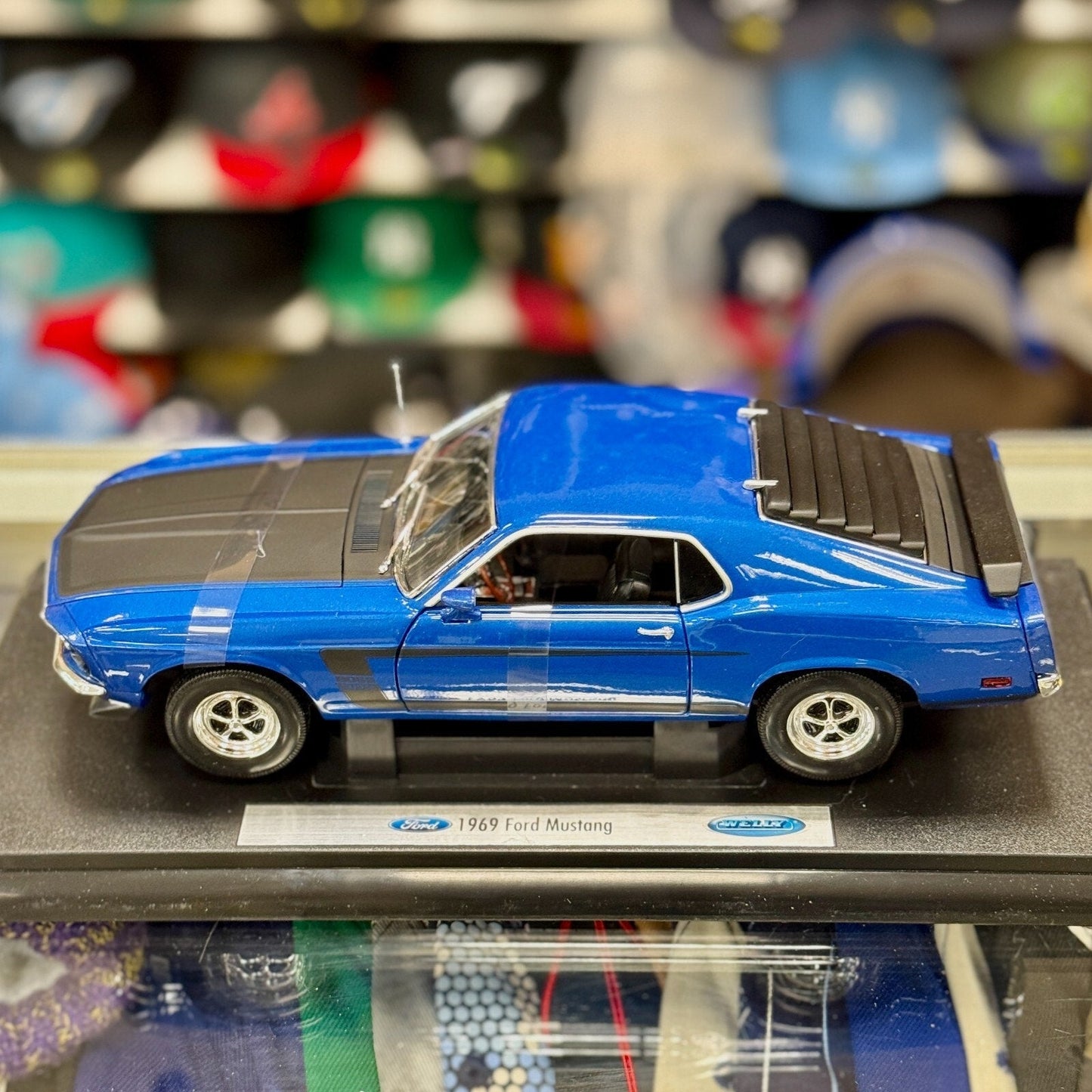 WELLY 1969 Ford Mustang Boss 302 Blue 1/18 Scale Diecast Model Car | New - Product Image