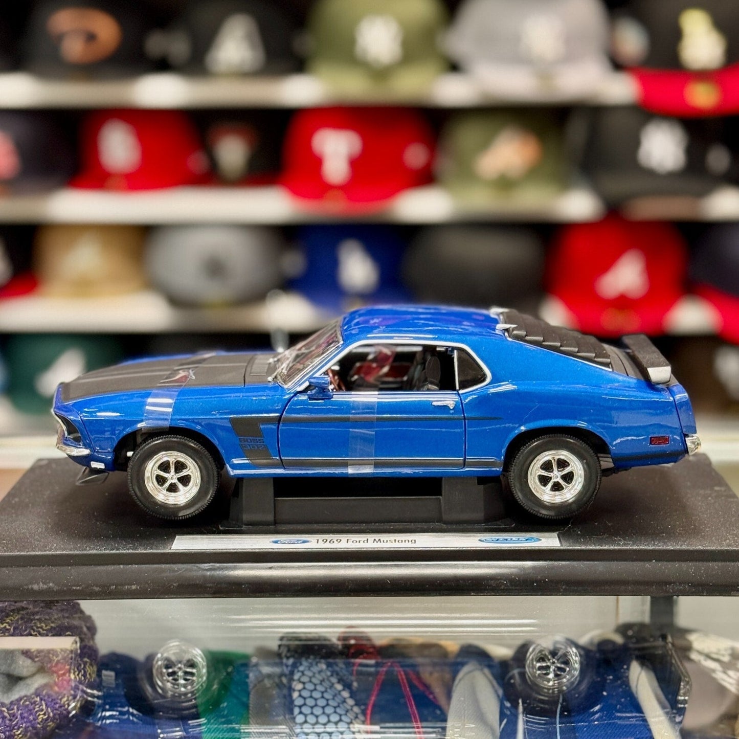 WELLY 1969 Ford Mustang Boss 302 Blue 1/18 Scale Diecast Model Car | New - Product Image