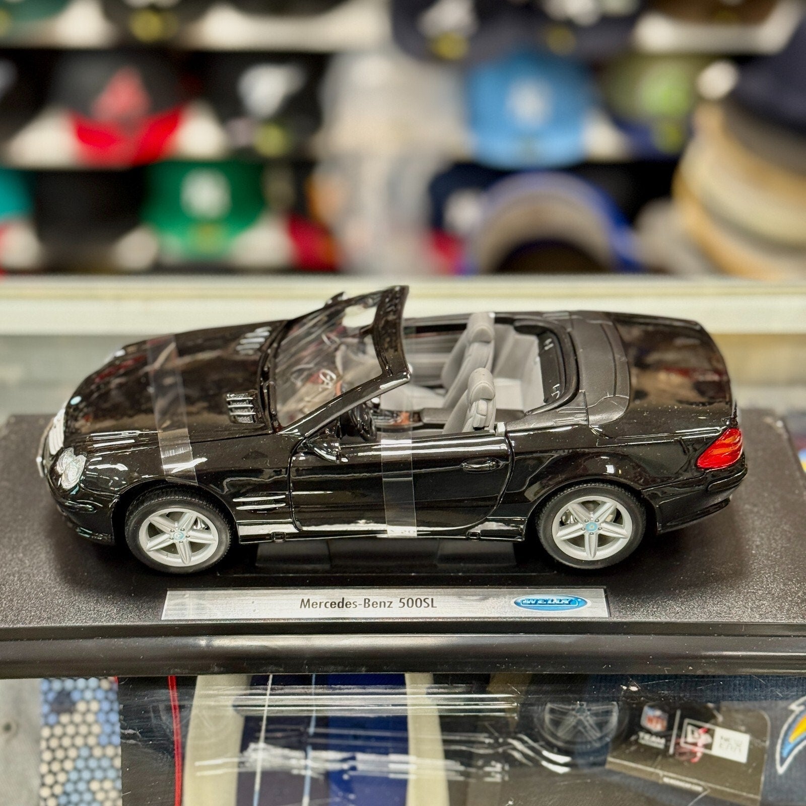 WELLY Mercedes Benz SL500 Nero Black 1/18 Scale Diecast Model Car | New - Product Image