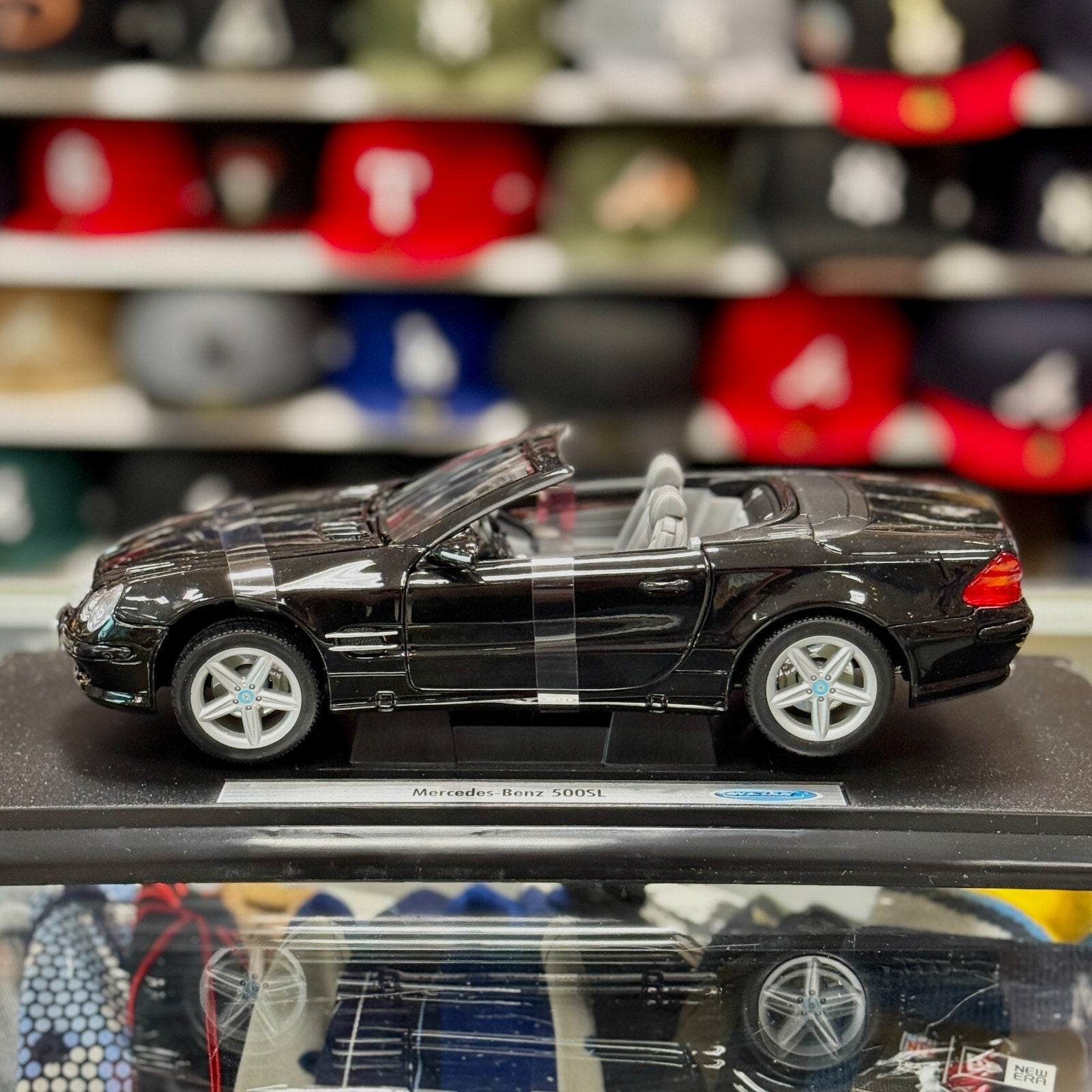 WELLY Mercedes Benz SL500 Nero Black 1/18 Scale Diecast Model Car | New - Product Image