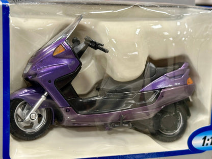 WELLY Yamaha Majesty Vespa 1/18 Scale Model Motorcycle - Product Image